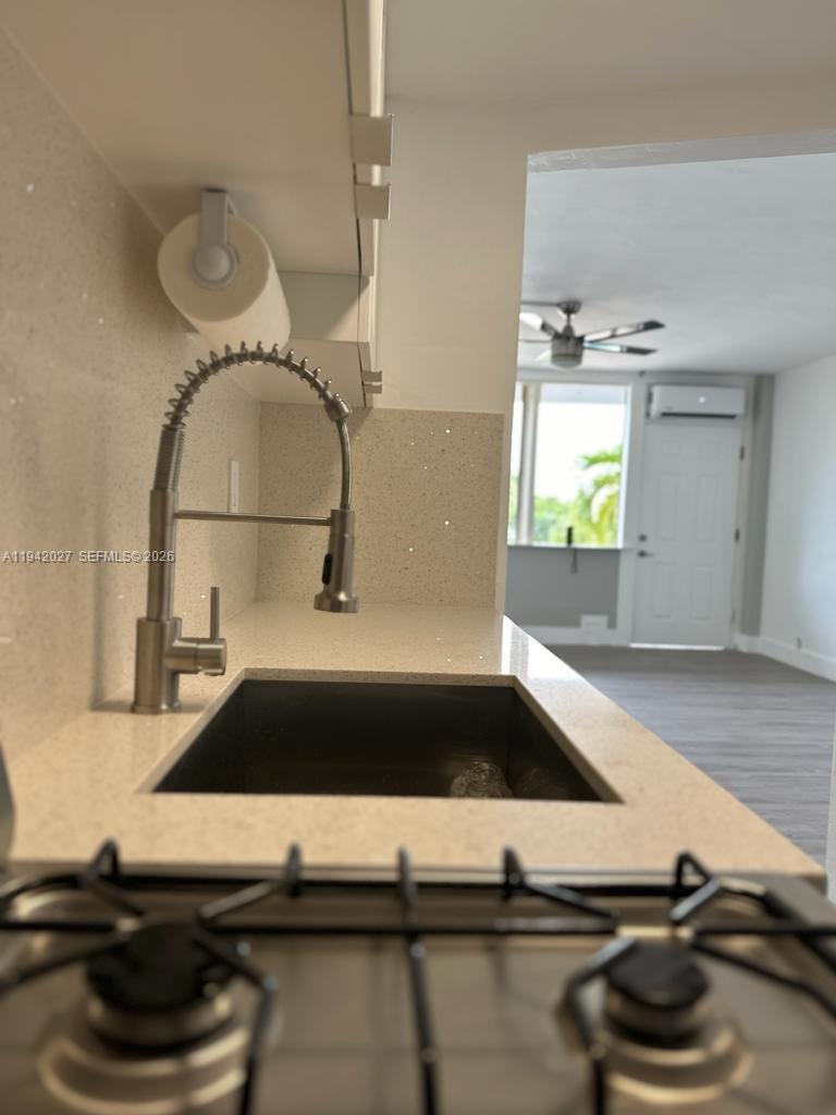 6484 Indian Crk Dr #220 Miami Beach, FL 33141