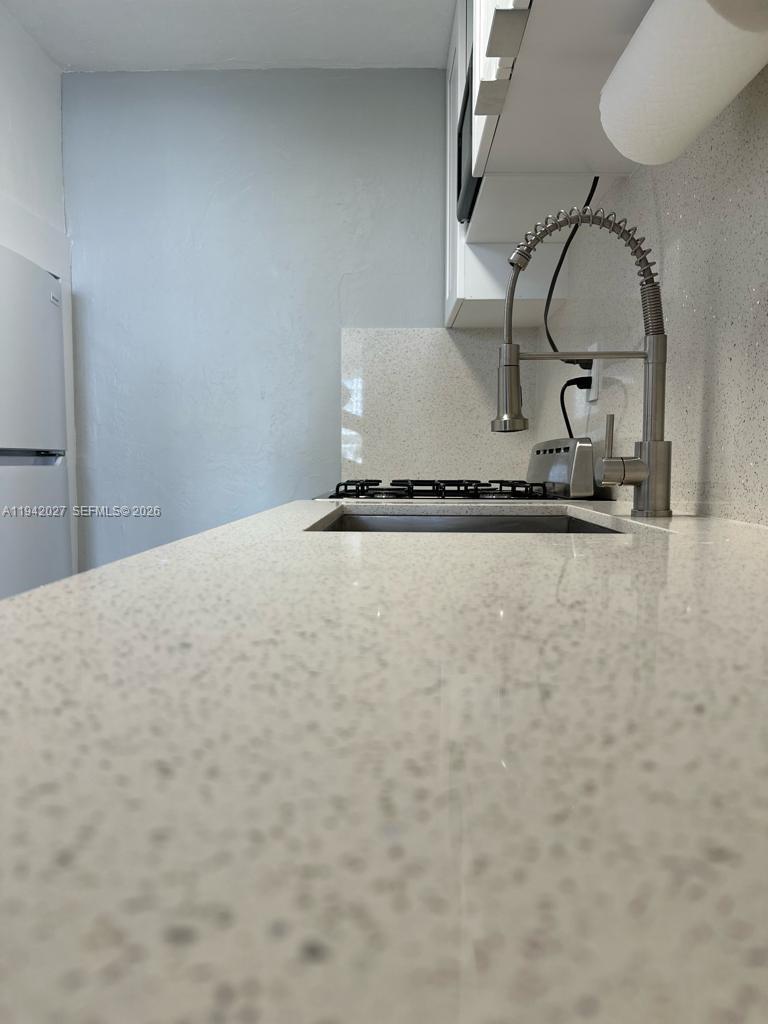 6484 Indian Crk Dr #220 Miami Beach, FL 33141