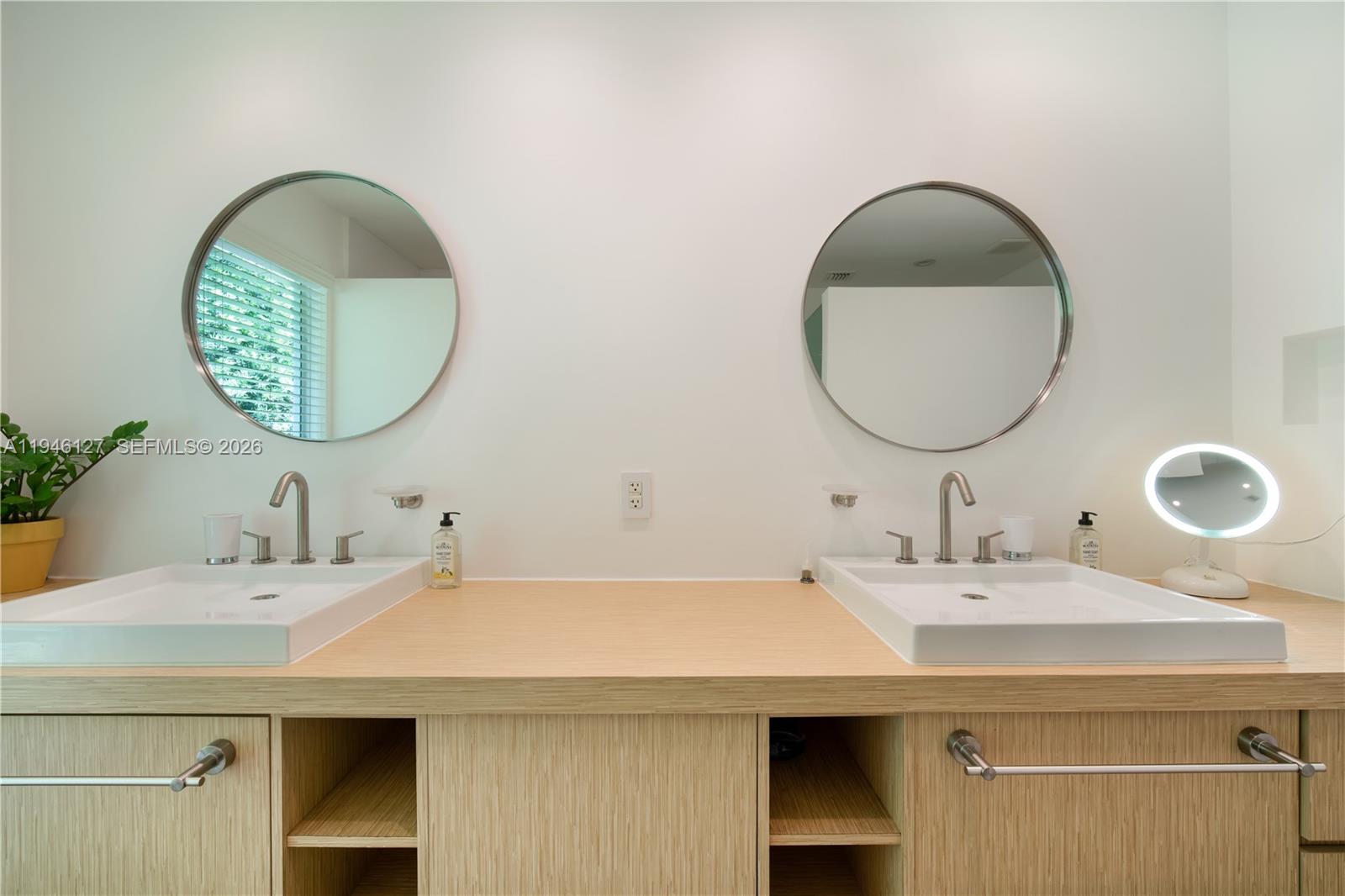 861 Harbor Dr Key Biscayne, FL 33149