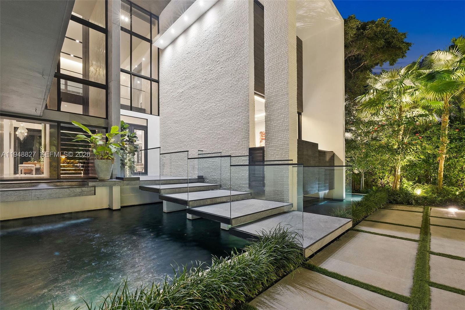 132 Paloma Dr Coral Gables, FL 33143