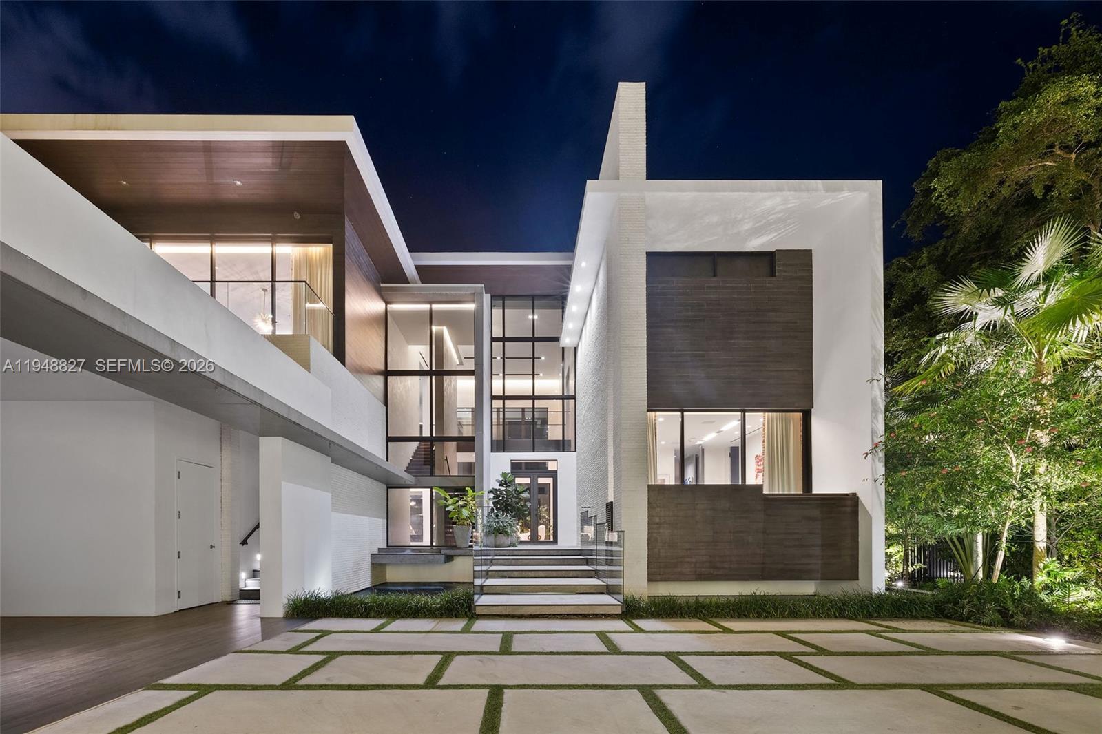 132 Paloma Dr Coral Gables, FL 33143