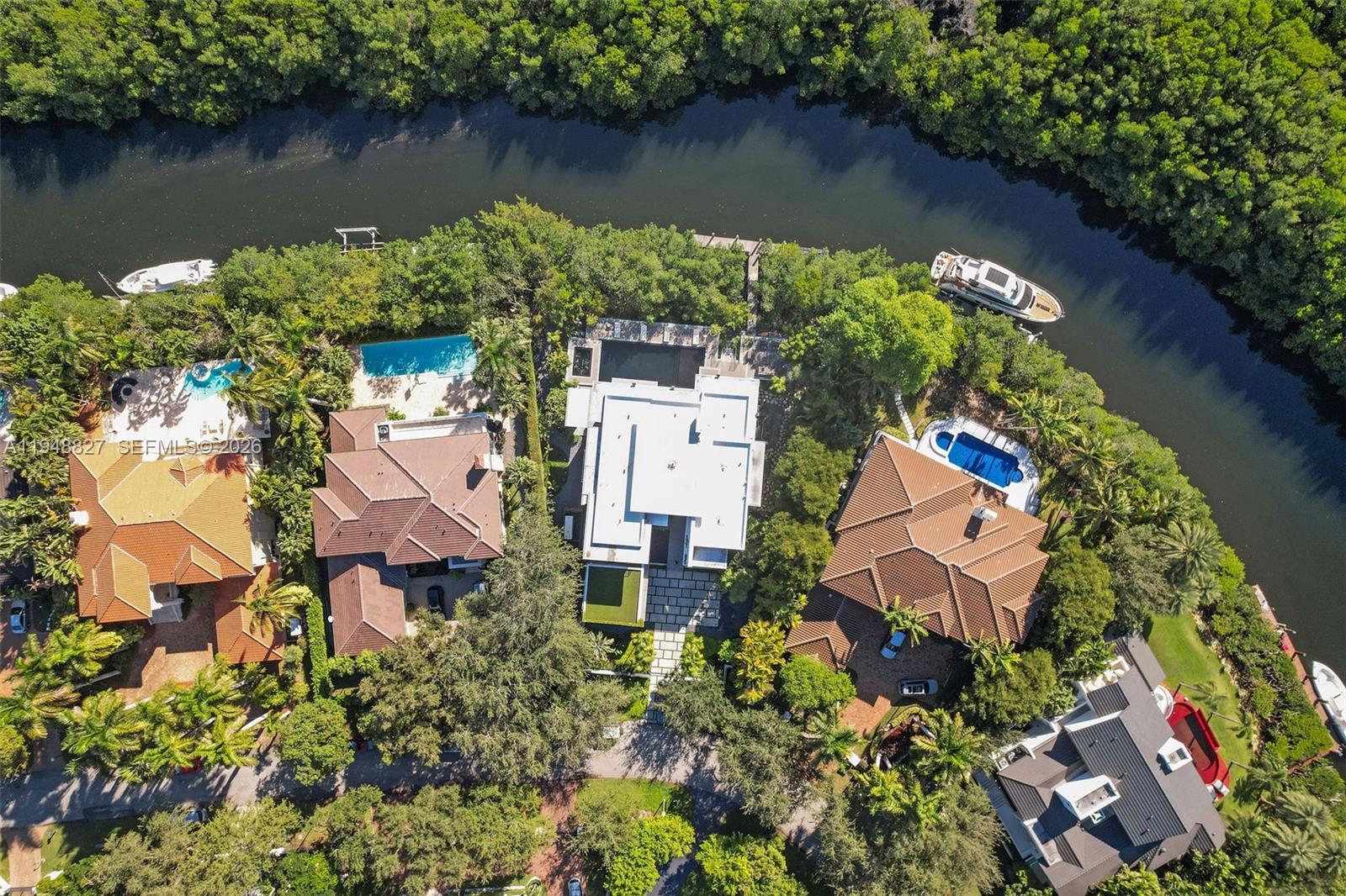 132 Paloma Dr Coral Gables, FL 33143