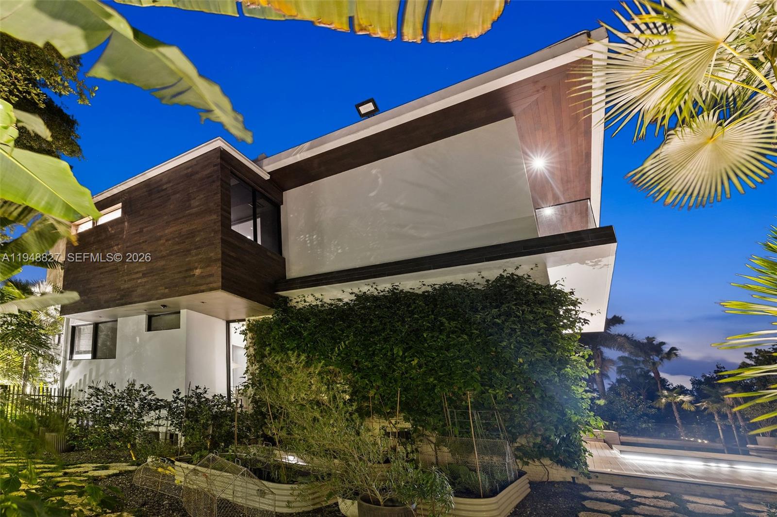 132 Paloma Dr Coral Gables, FL 33143