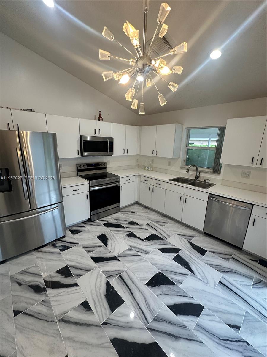 462 SE 20th Dr Homestead, FL 33033