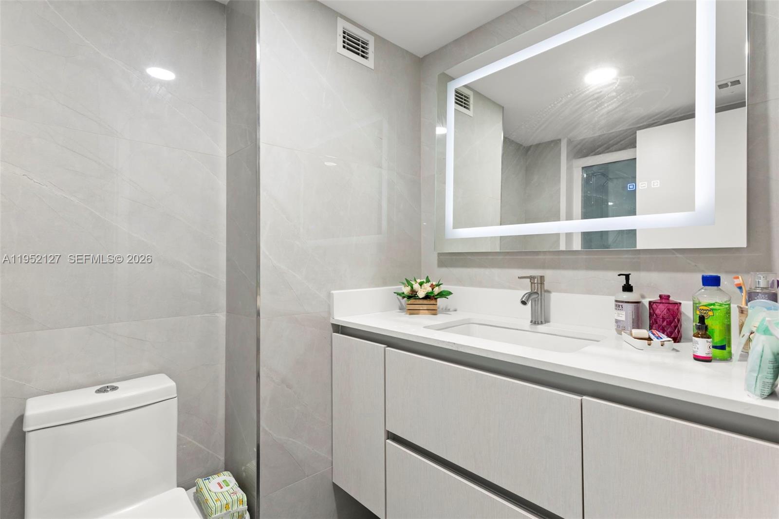 18031 Biscayne Blvd #1604 Aventura, FL 33160