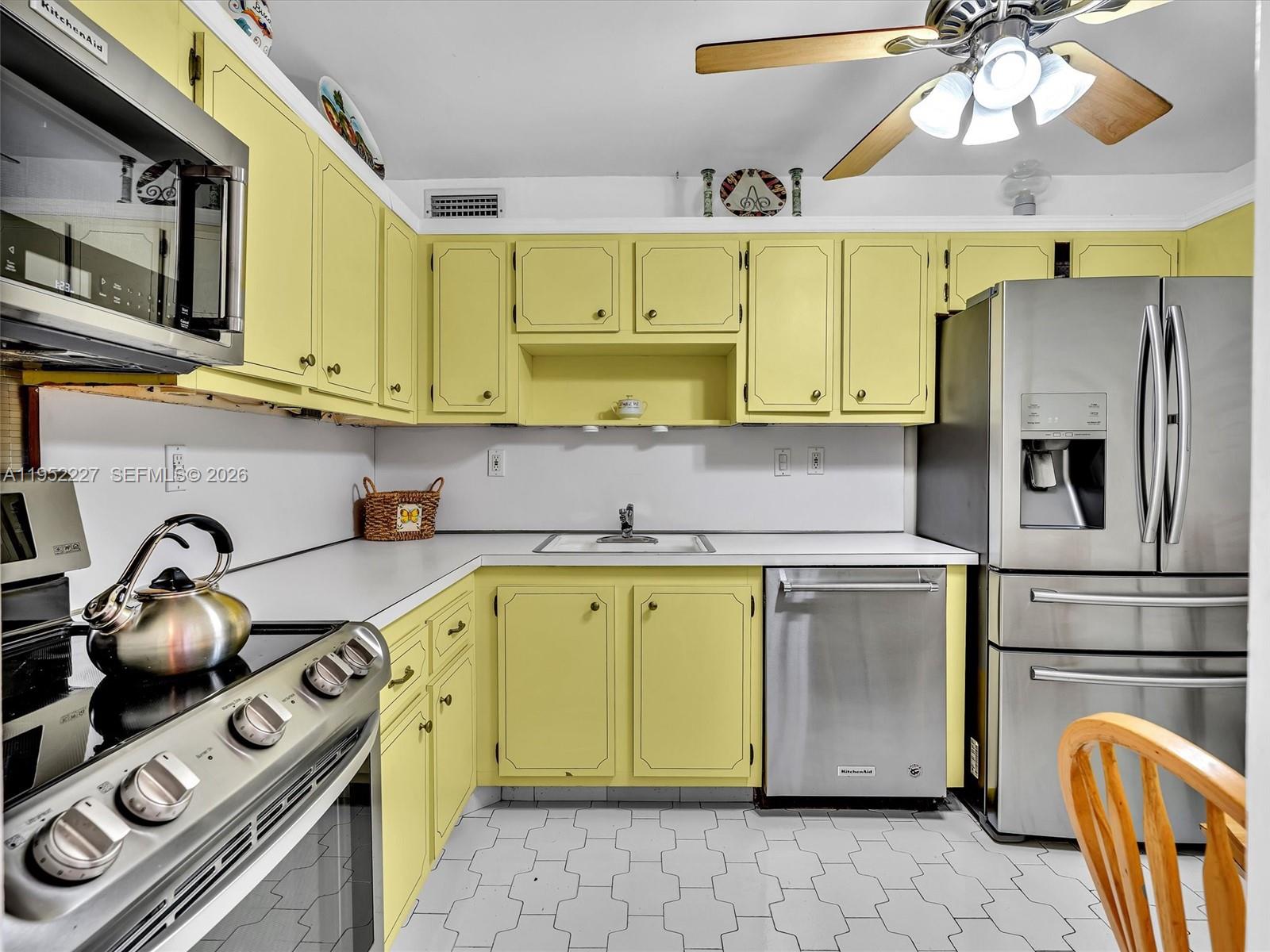 3675 N Country Clb Dr #409 Aventura, FL 33180