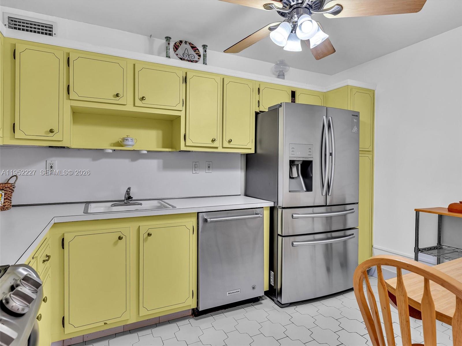 3675 N Country Clb Dr #409 Aventura, FL 33180