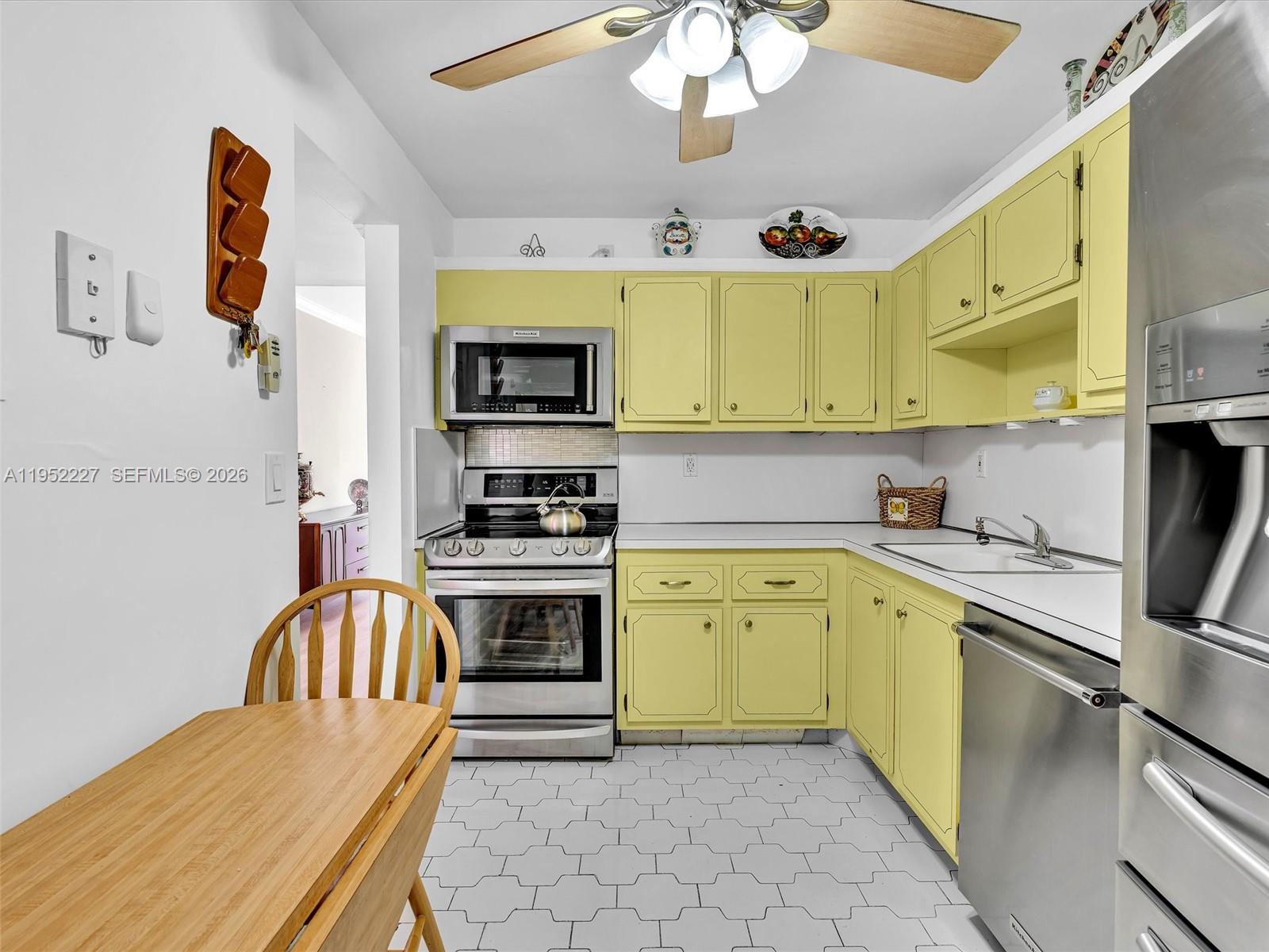 3675 N Country Clb Dr #409 Aventura, FL 33180