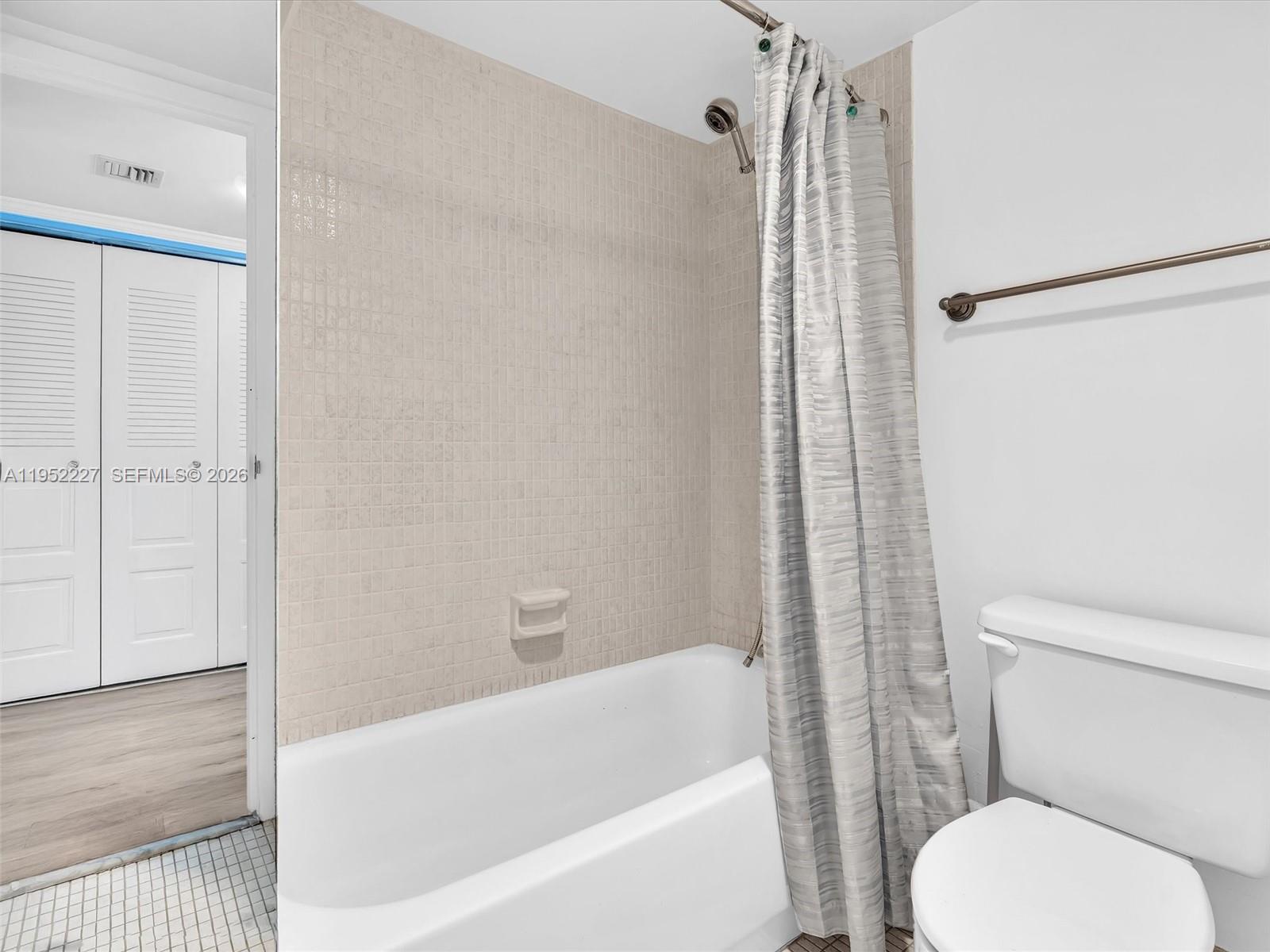 3675 N Country Clb Dr #409 Aventura, FL 33180