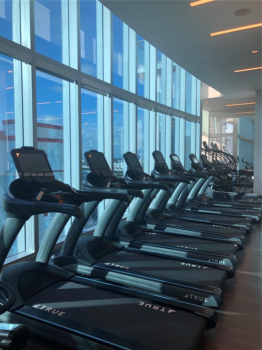 image Paramount Miami Worldcenter55