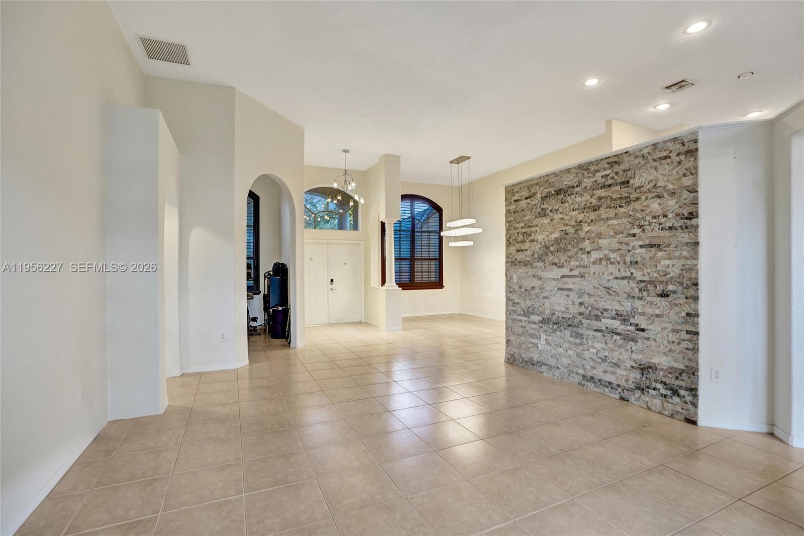 2024 NW 139th Ter Pembroke Pines, FL 33028