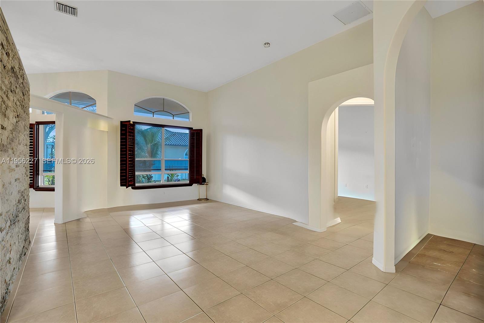 2024 NW 139th Ter Pembroke Pines, FL 33028