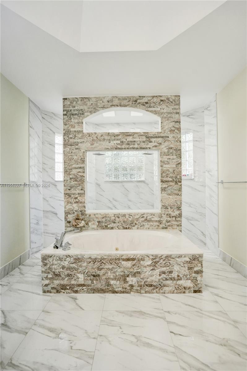 2024 NW 139th Ter Pembroke Pines, FL 33028