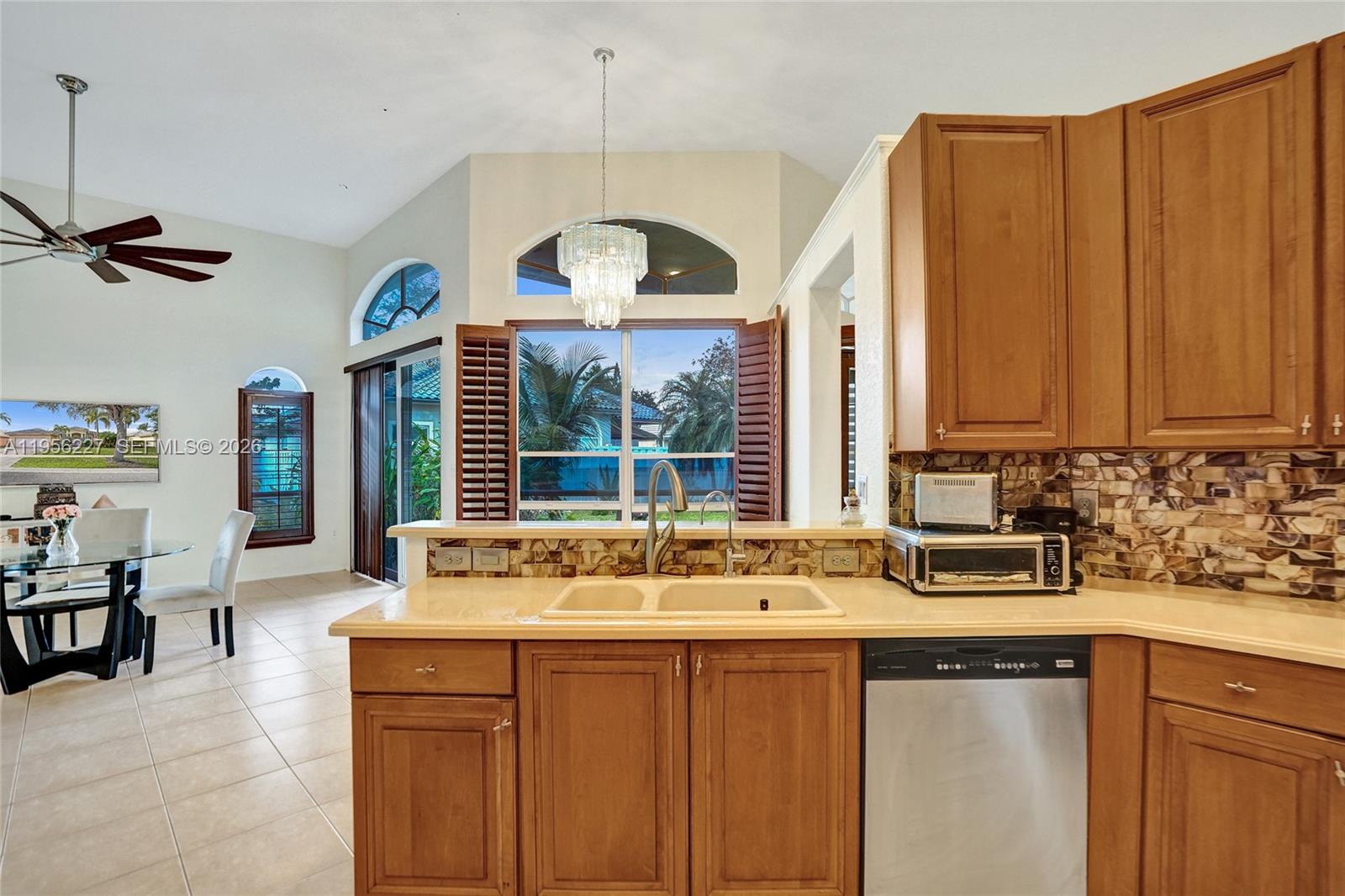 2024 NW 139th Ter Pembroke Pines, FL 33028