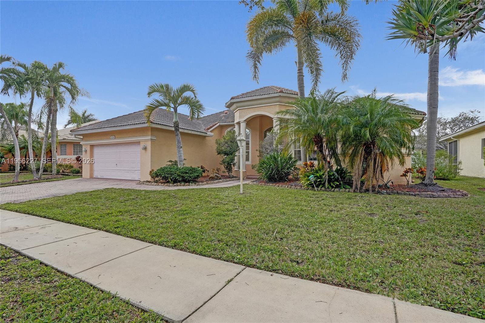 2024 NW 139th Ter Pembroke Pines, FL 33028