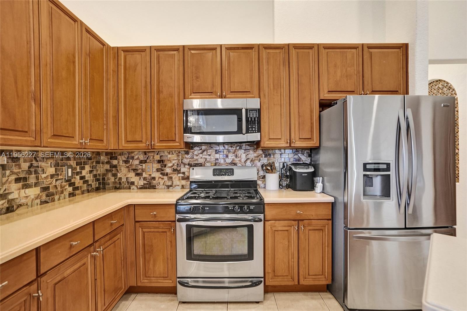 2024 NW 139th Ter Pembroke Pines, FL 33028