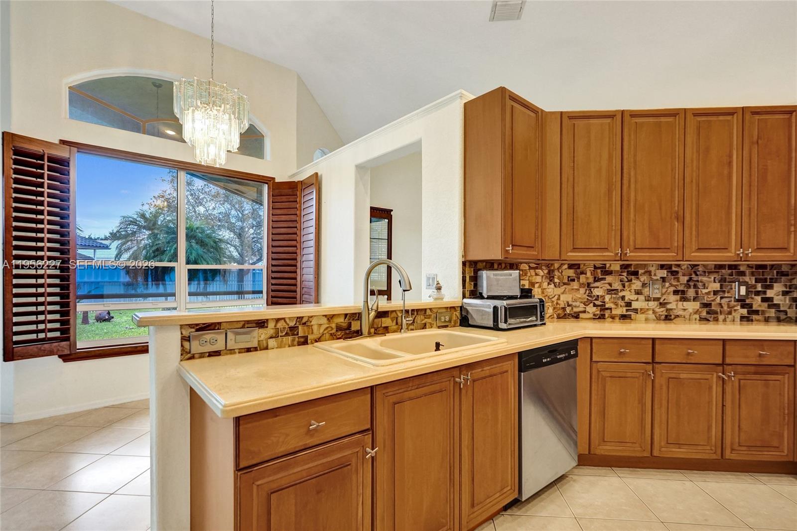 2024 NW 139th Ter Pembroke Pines, FL 33028