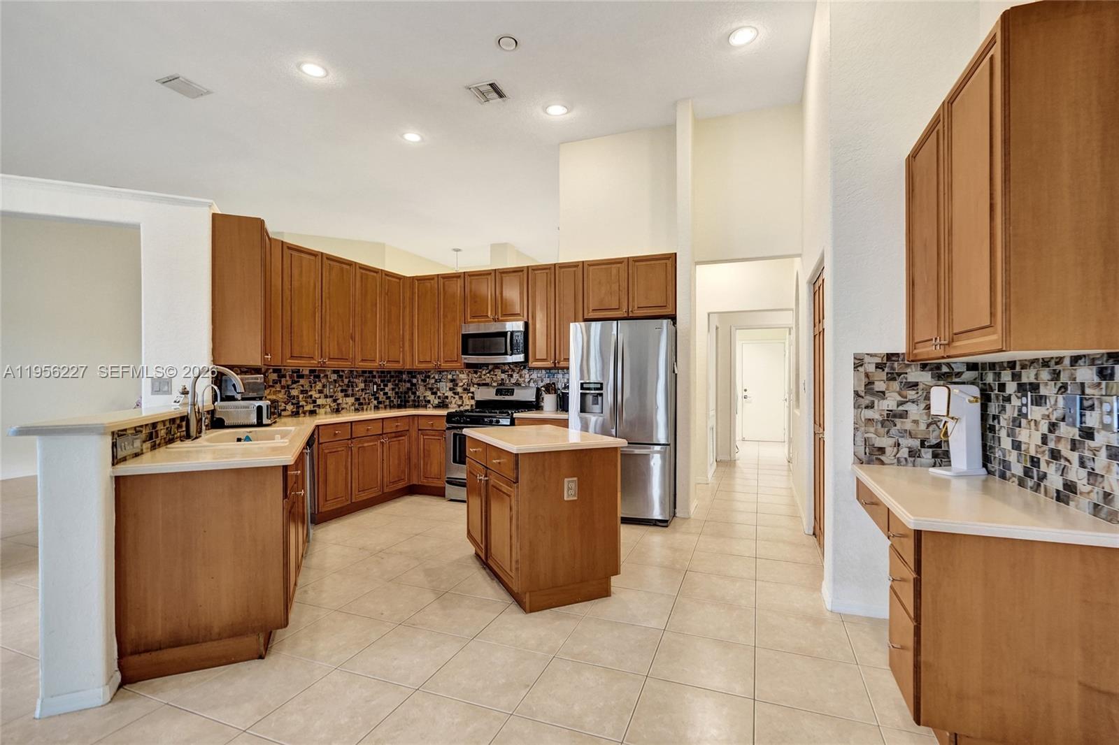 2024 NW 139th Ter Pembroke Pines, FL 33028