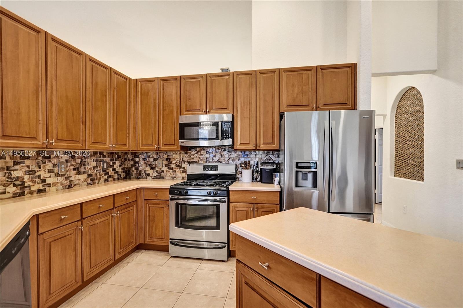 2024 NW 139th Ter Pembroke Pines, FL 33028