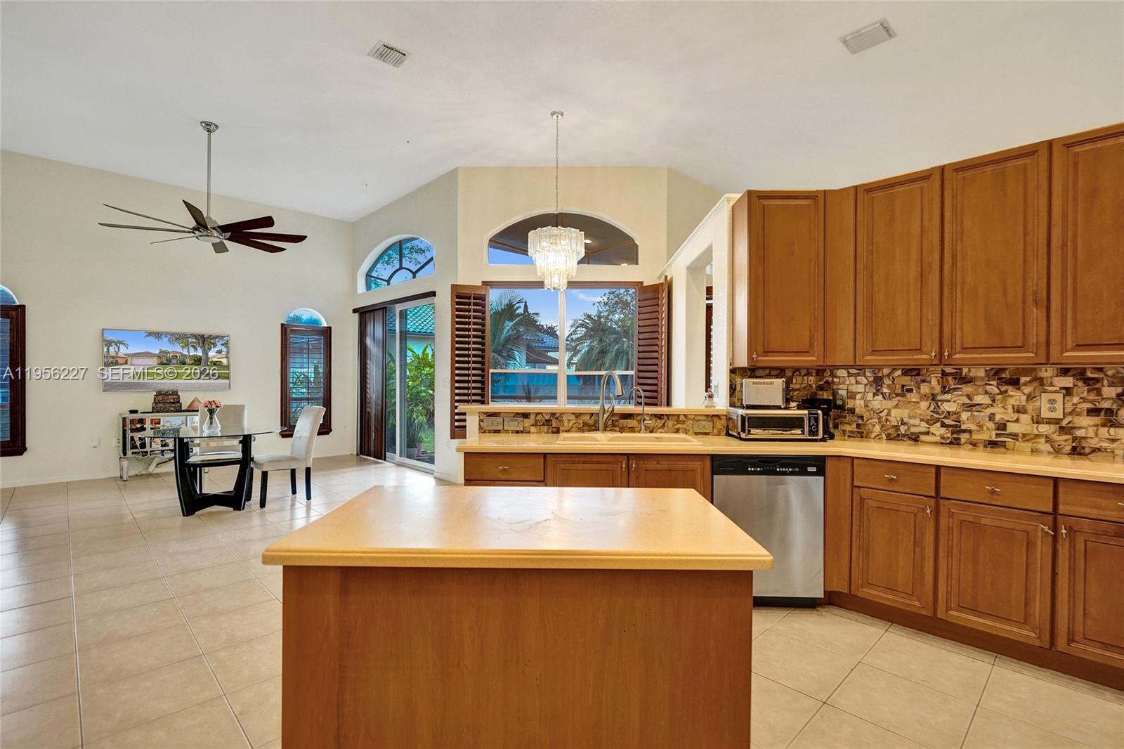 2024 NW 139th Ter Pembroke Pines, FL 33028