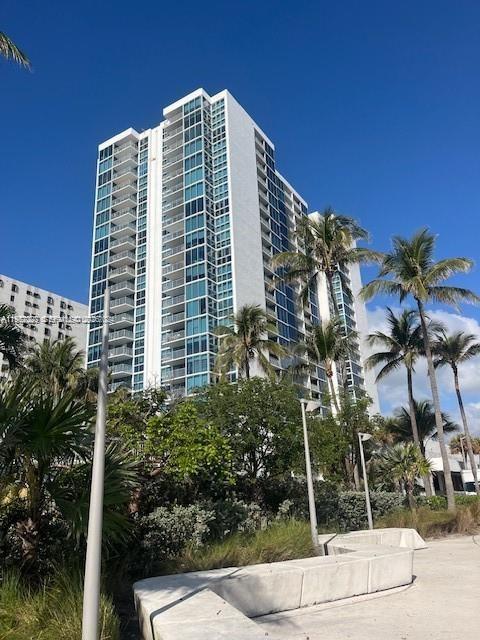 2655 Collins Ave #1106