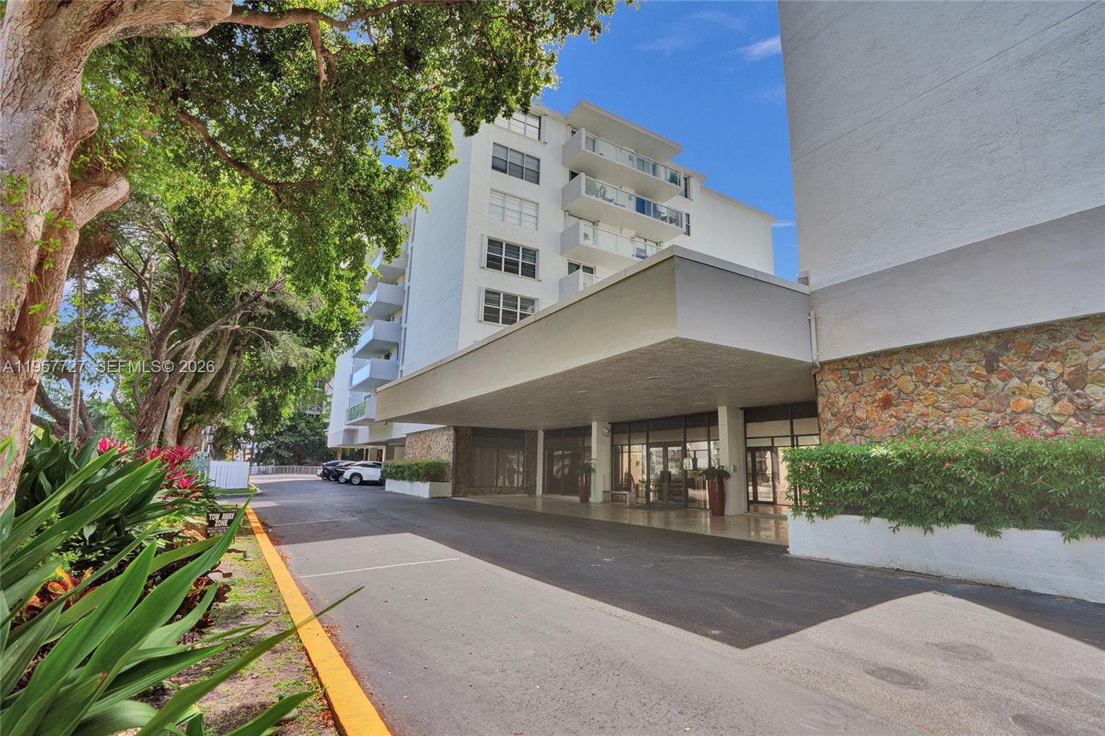 10000 W Bay Hbr Dr #PH23 Bay Harbor Islands, FL 33154