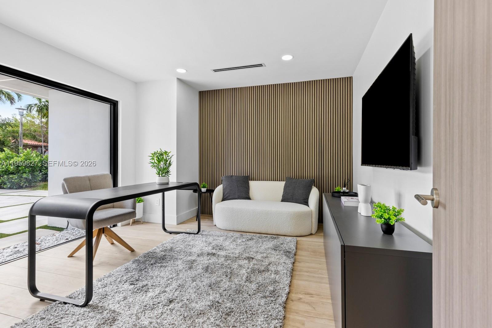 85 W Shore Dr W Miami, FL 33133