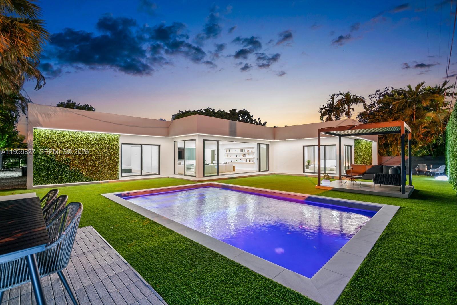 85 W Shore Dr W Miami, FL 33133