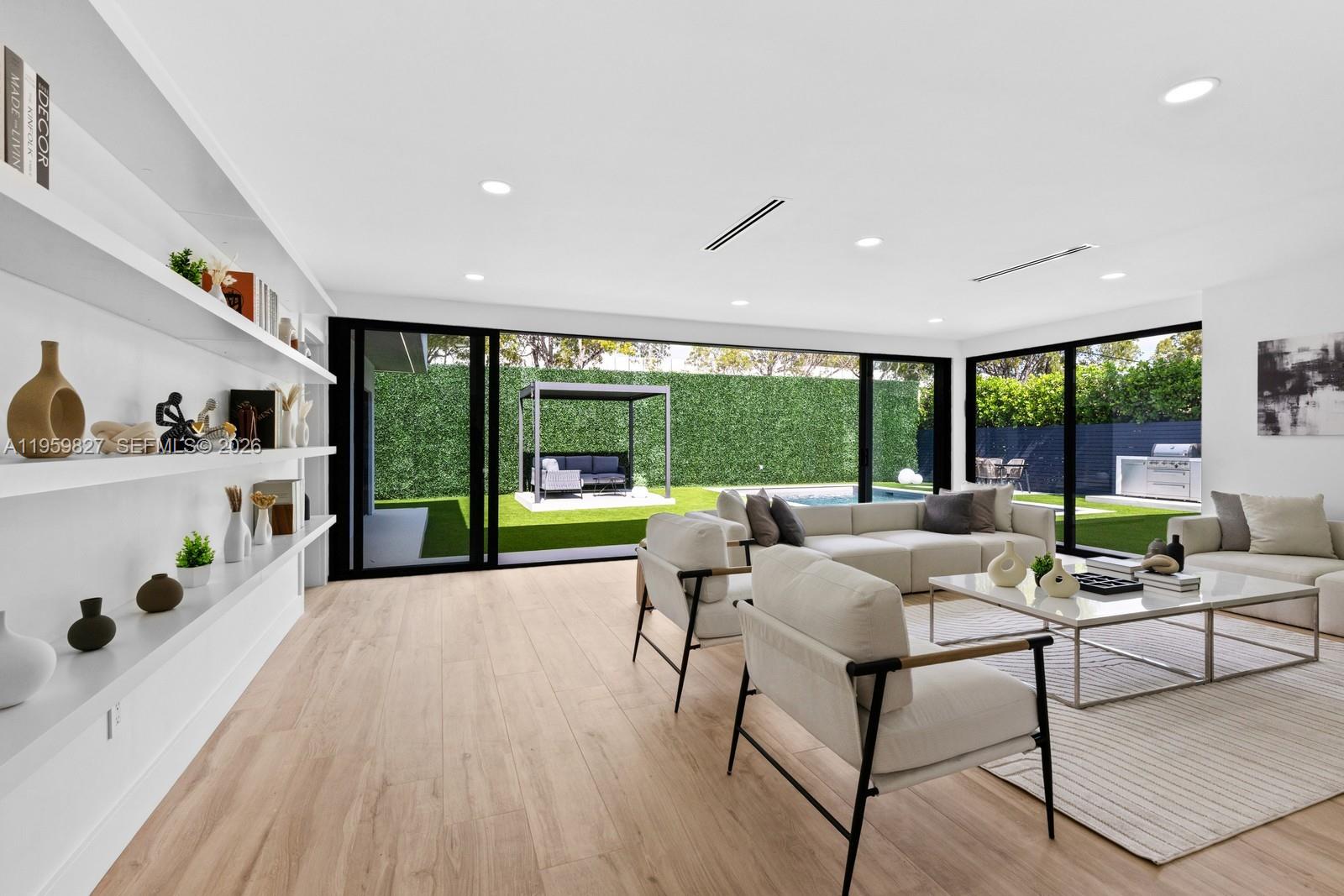 85 W Shore Dr W Miami, FL 33133