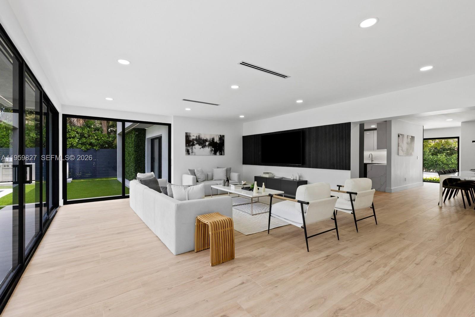 85 W Shore Dr W Miami, FL 33133