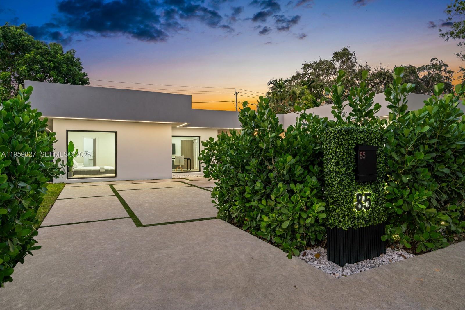 85 W Shore Dr W Miami, FL 33133