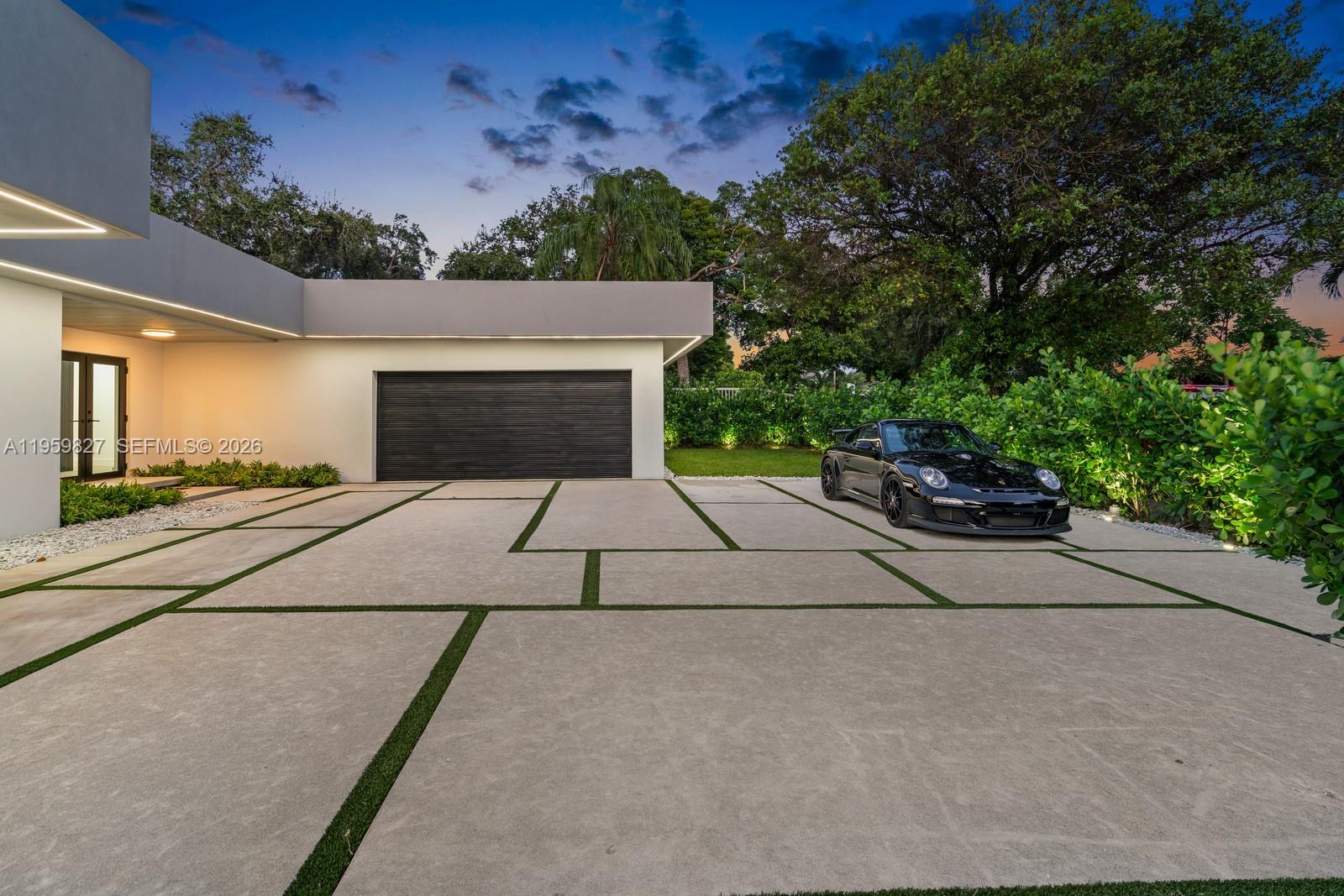 85 W Shore Dr W Miami, FL 33133