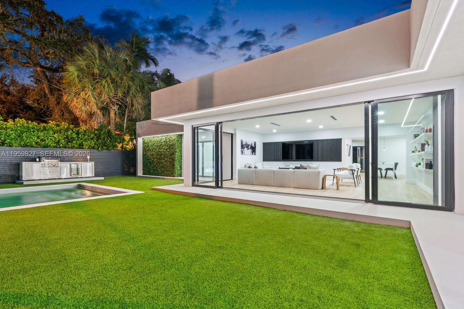 85 W Shore Dr W Miami, FL 33133