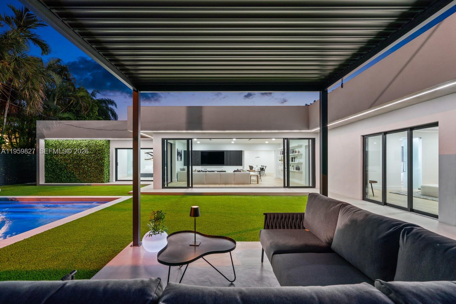 85 W Shore Dr W Miami, FL 33133