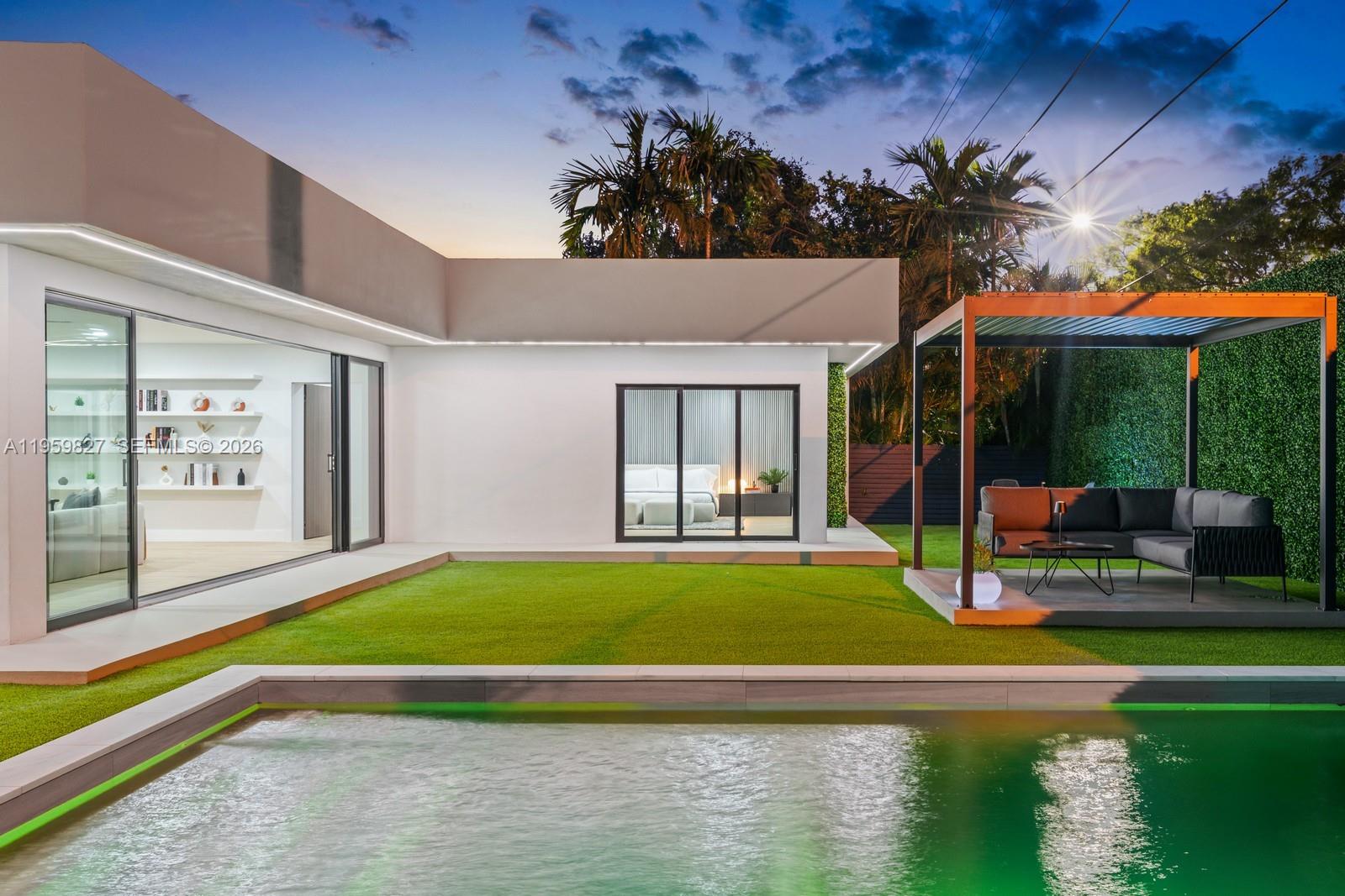 85 W Shore Dr W Miami, FL 33133