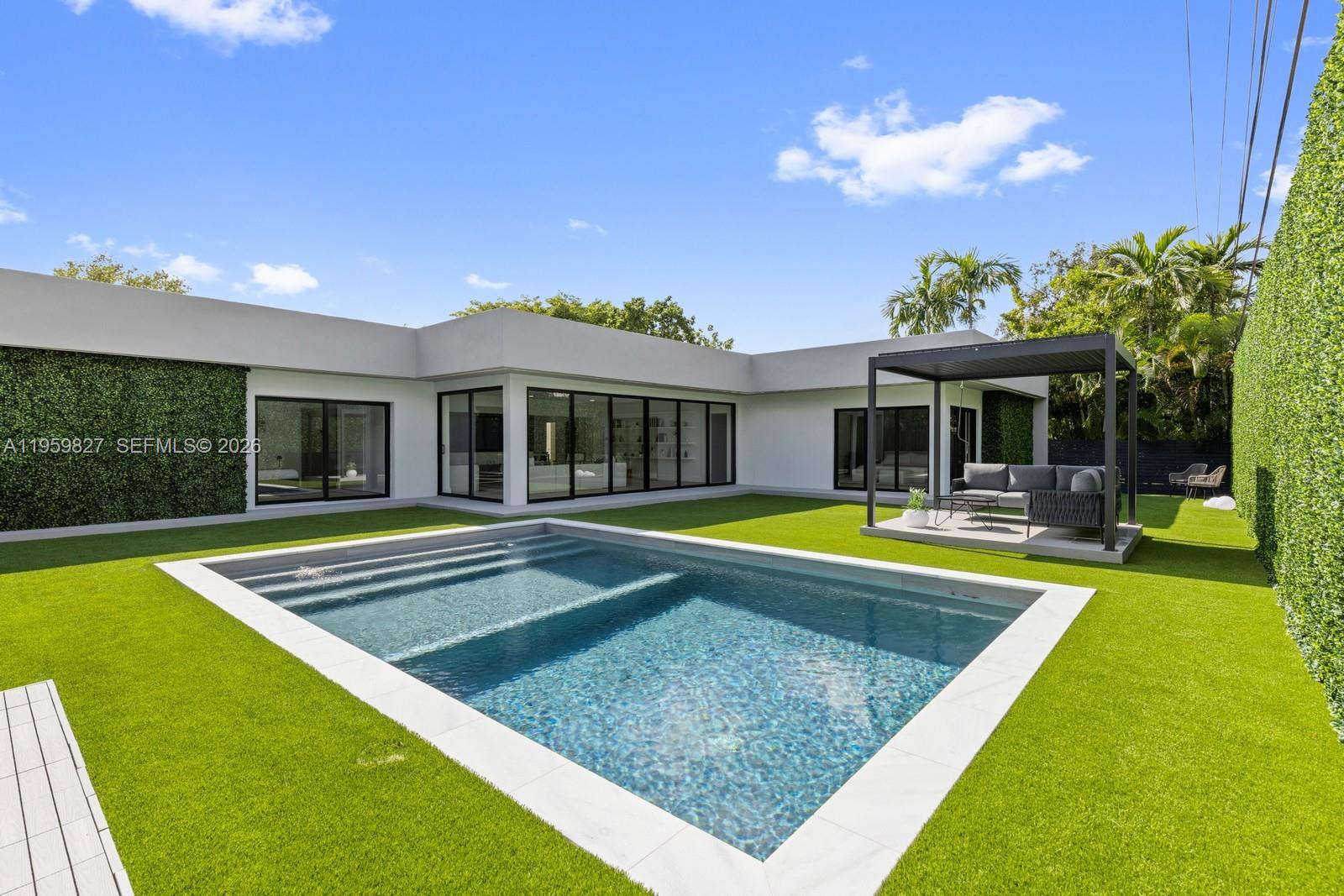 85 W Shore Dr W Miami, FL 33133