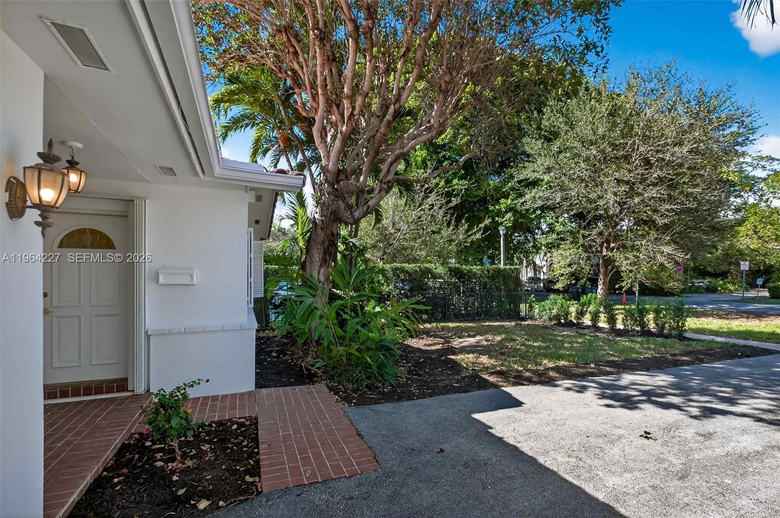 5210 SW 72nd St Miami, FL 33143