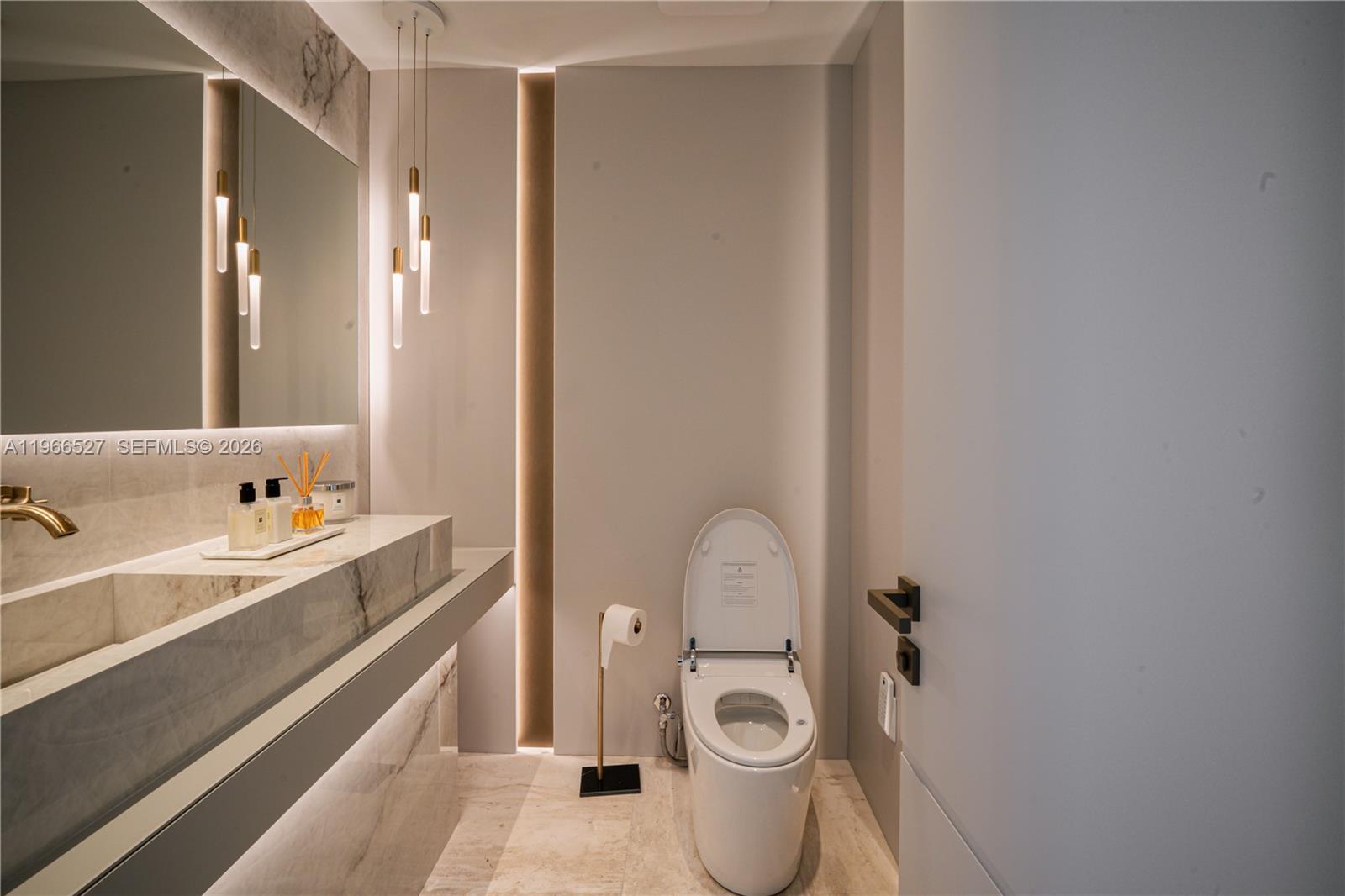 19575 Collins Ave #9 Sunny Isles Beach, FL 33160