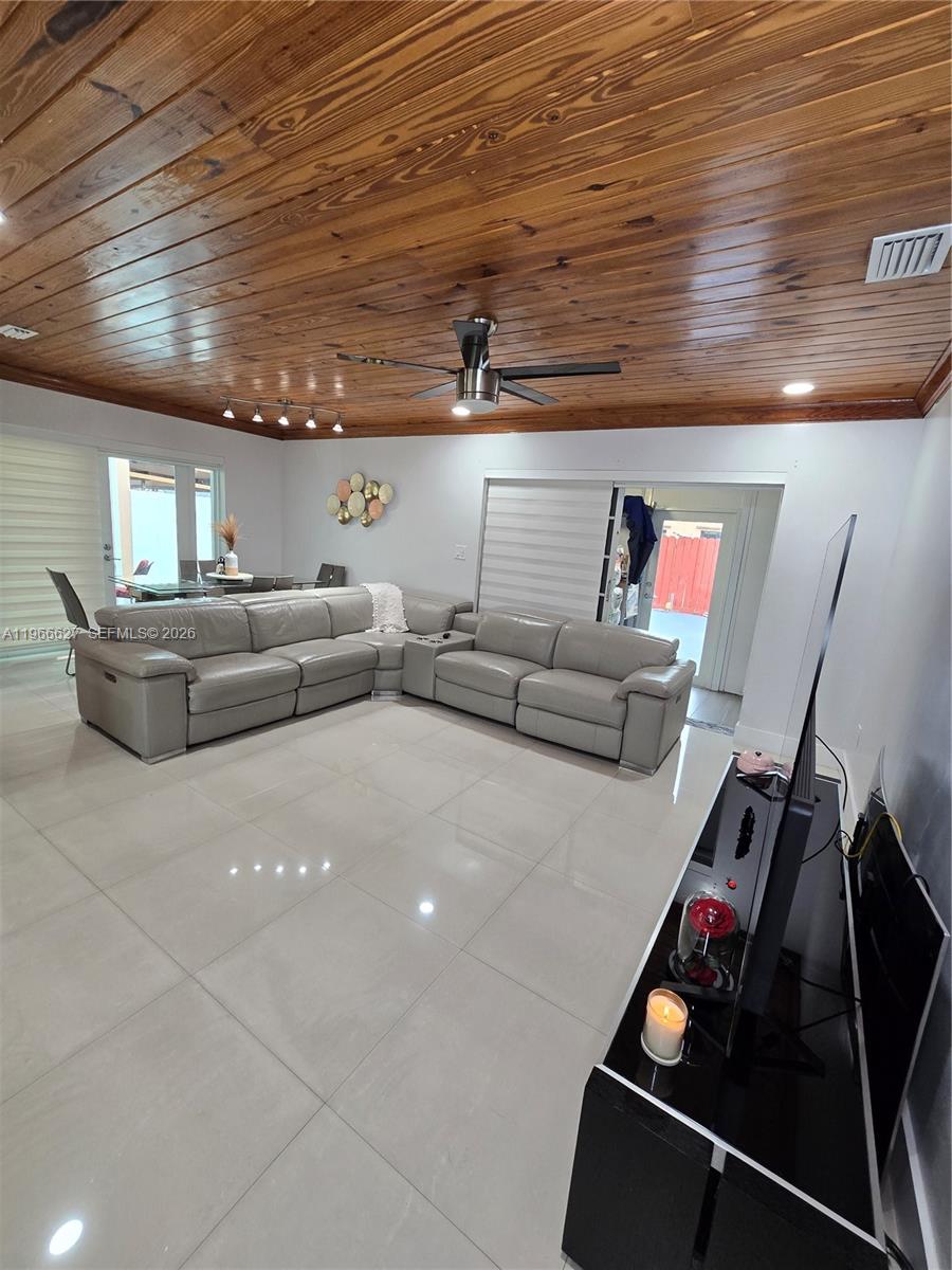 19261 SW 118th Ct Miami, FL 33177