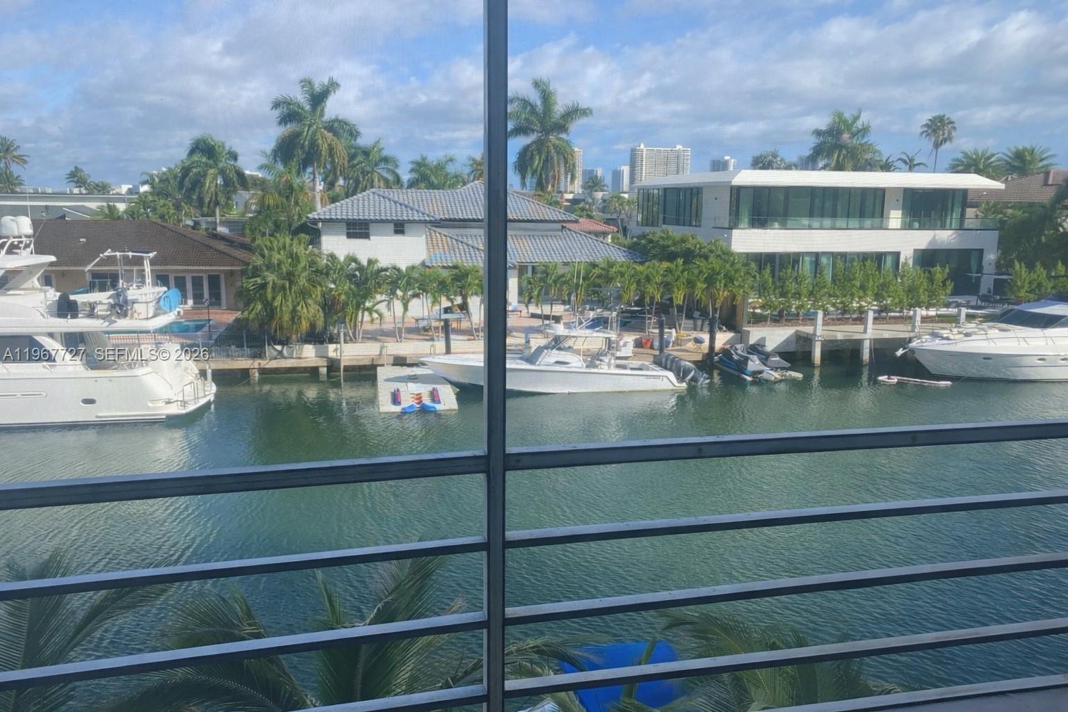 2935 NE 163rd St #3K