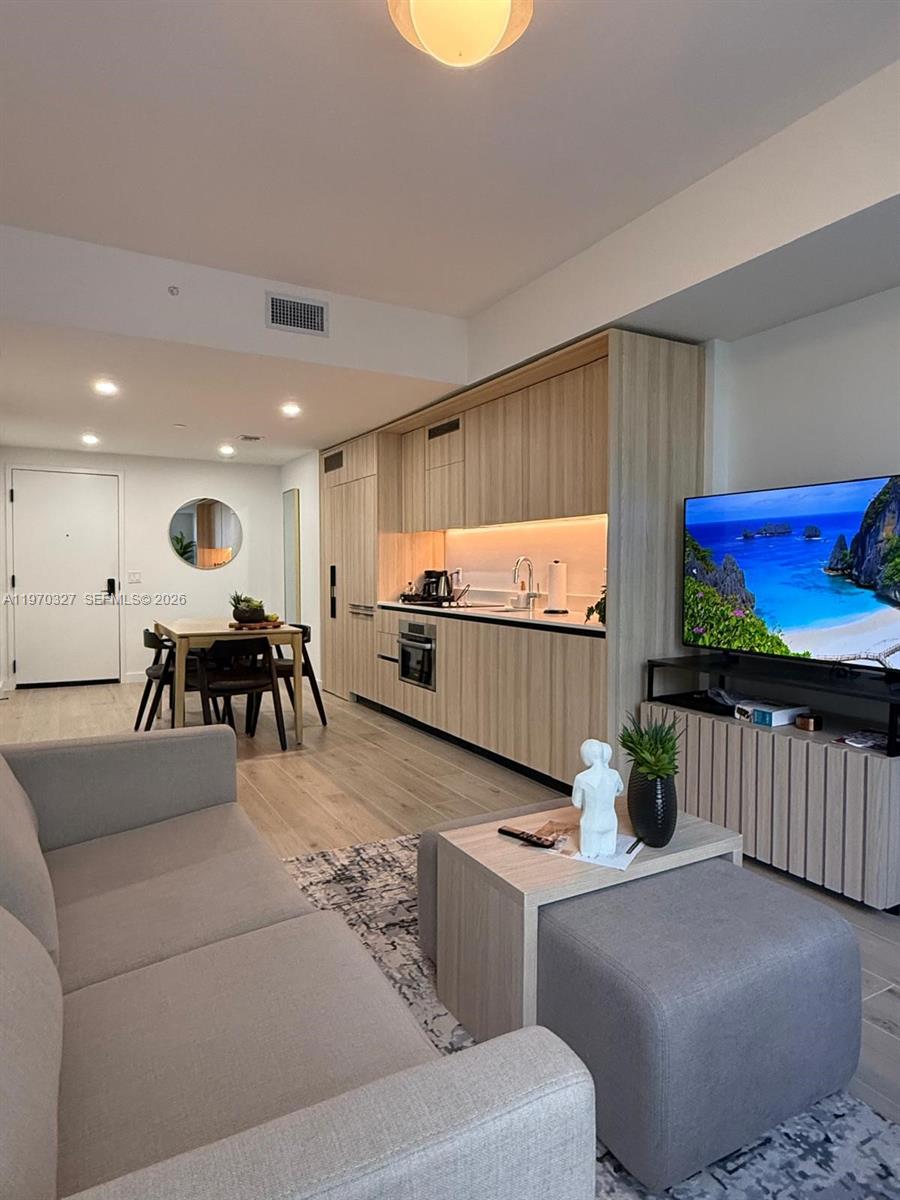 225 N Miami Ave #804 Miami, FL 33128