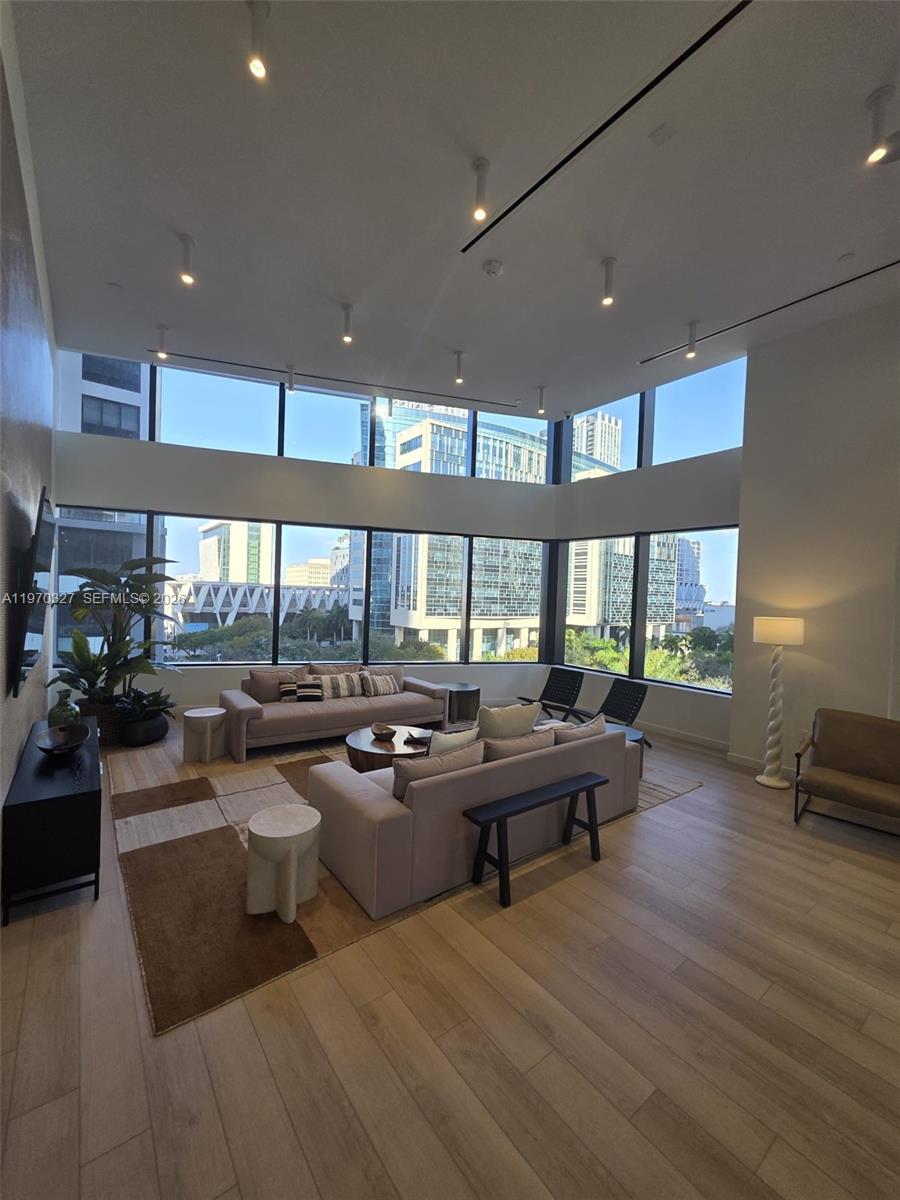 225 N Miami Ave #804 Miami, FL 33128