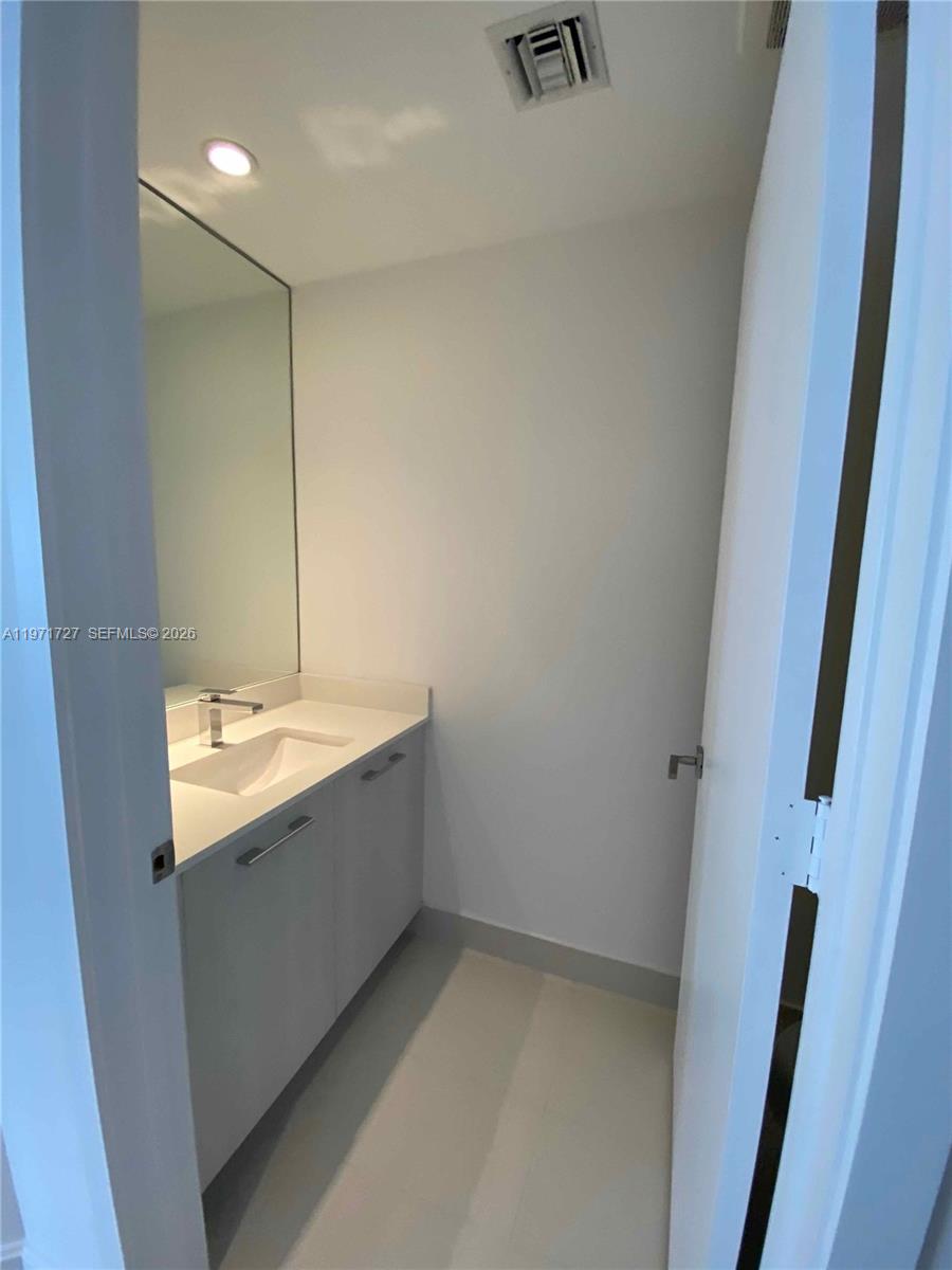 image Brickell Heights East44