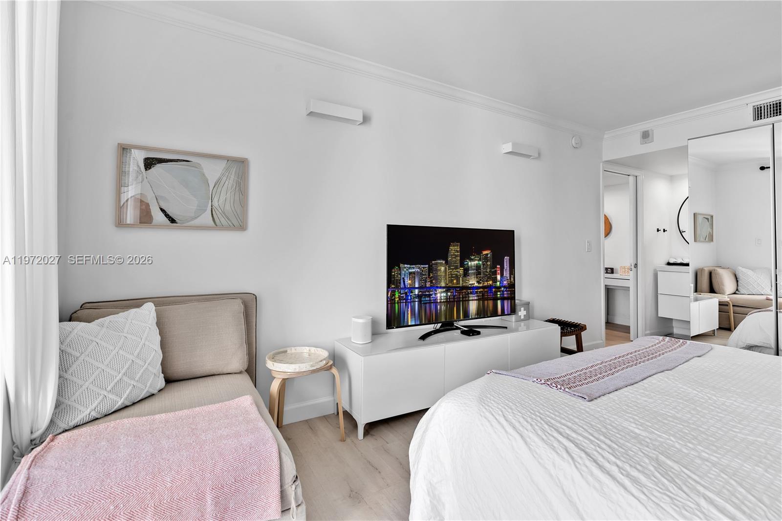 2457 Collins Ave #503 Miami Beach, FL 33140