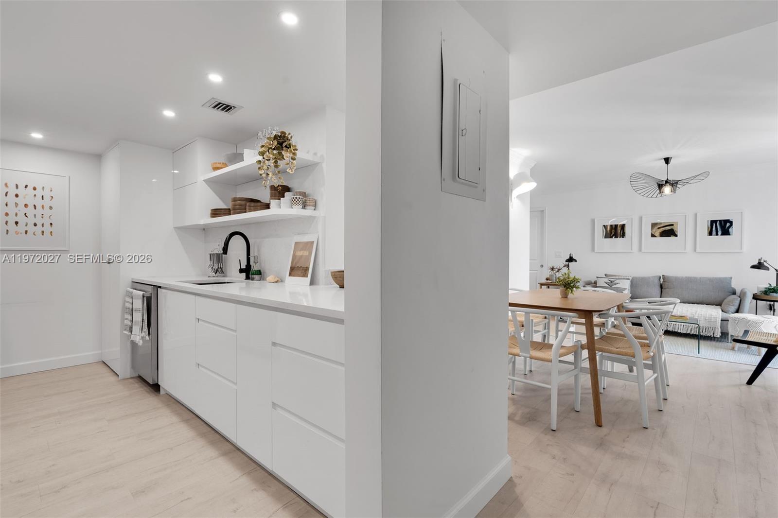 2457 Collins Ave #503 Miami Beach, FL 33140