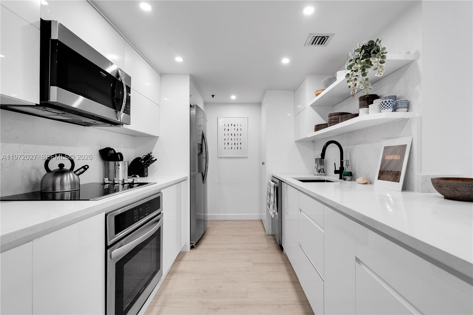 2457 Collins Ave #503 Miami Beach, FL 33140