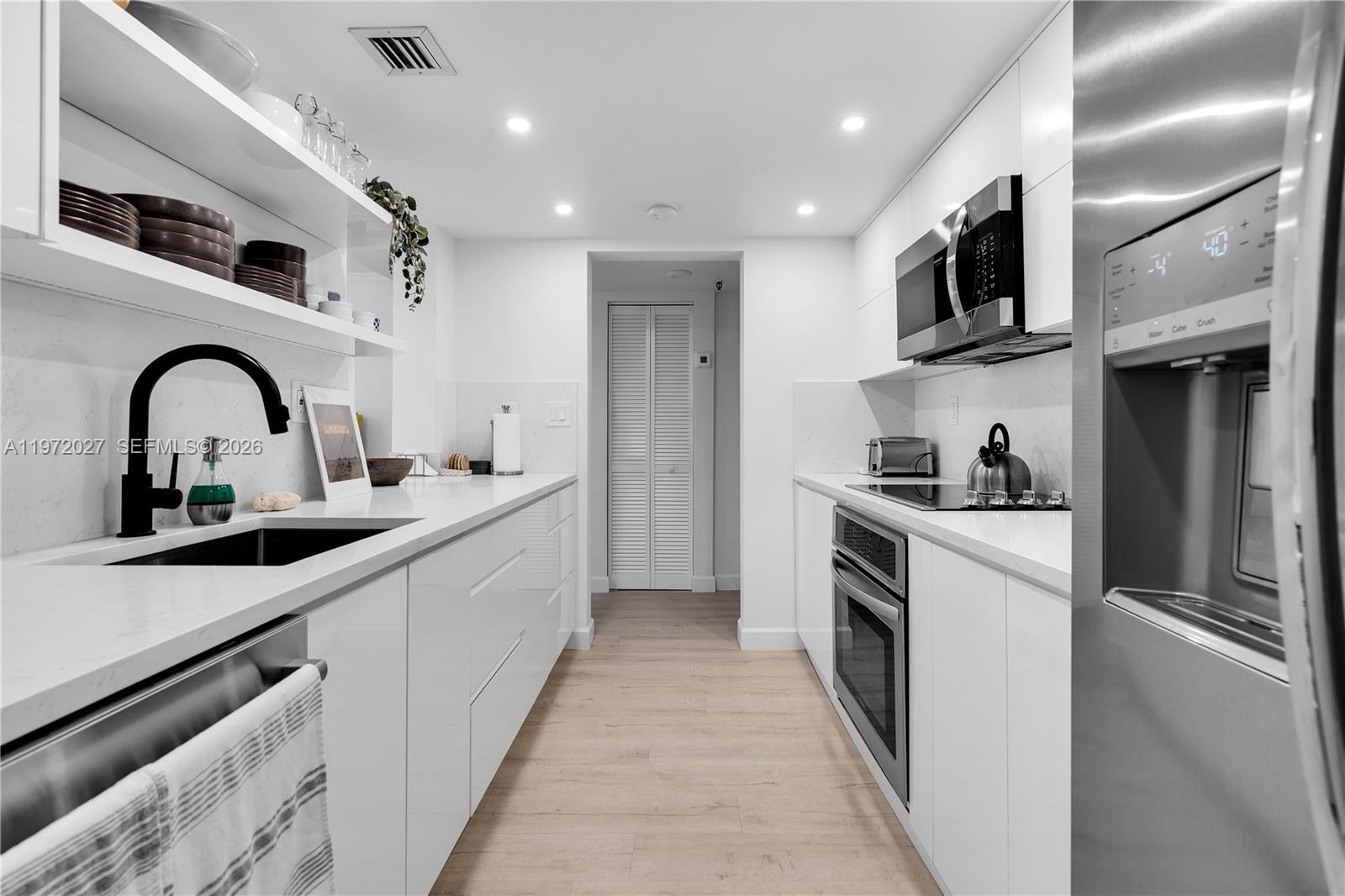 2457 Collins Ave #503 Miami Beach, FL 33140