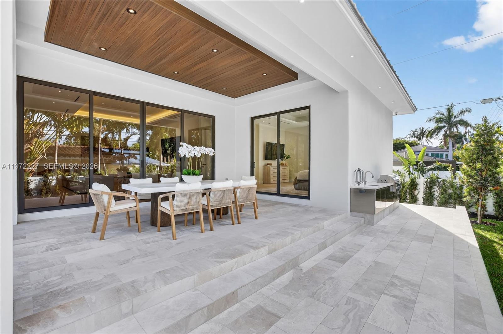 2709 NE 25th Ct Fort Lauderdale, FL 33305