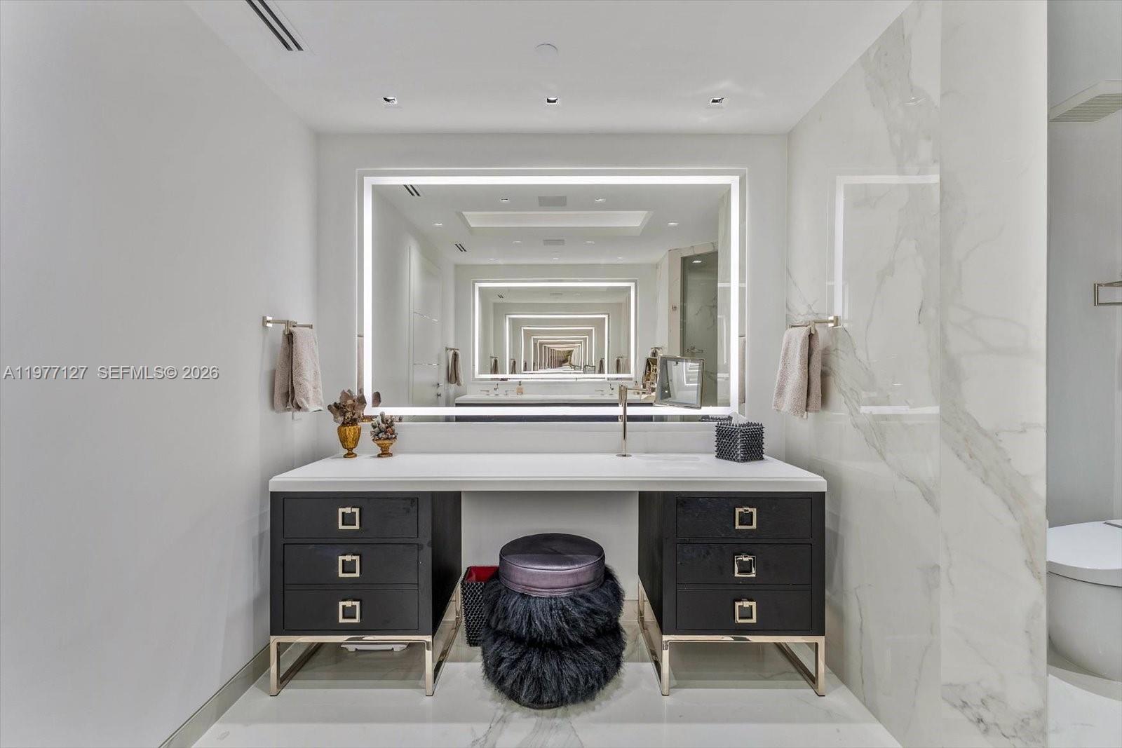 1000 S Pointe Dr #1503 Miami Beach, FL 33139