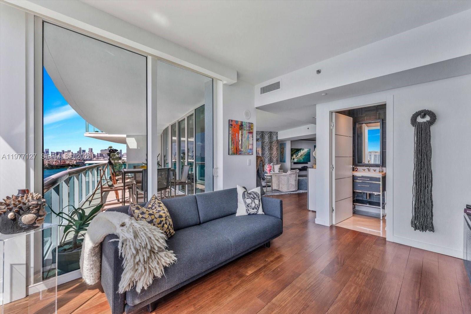 1000 S Pointe Dr #1503 Miami Beach, FL 33139